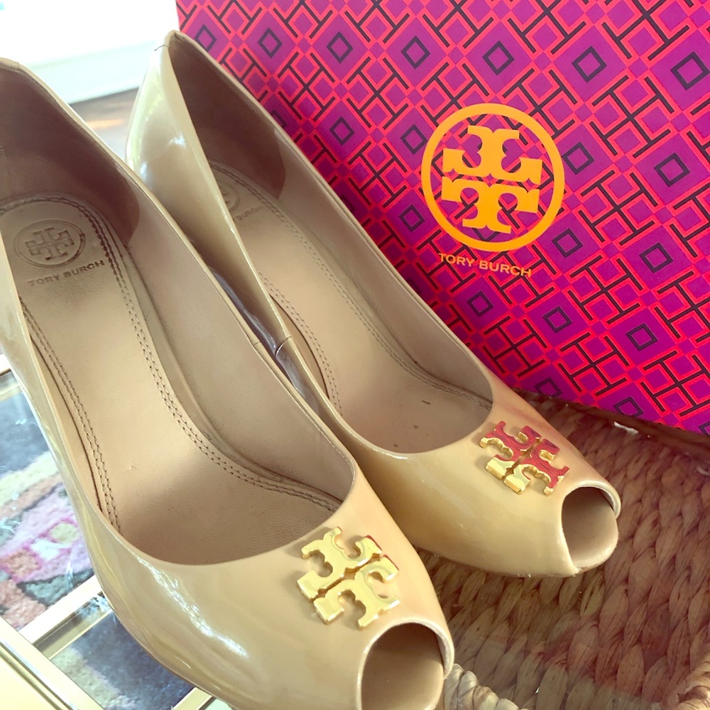 Tory Burch size 9 Nude Peep Toe Wedges with box
